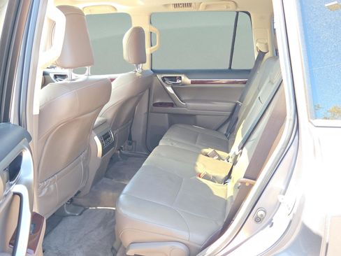 Used 2018 Lexus GX 460 Premium w/ Premium Package image 13