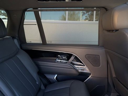 Used 2023 Land Rover Range Rover Long Wheelbase SE image 26