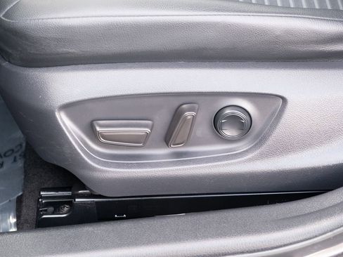 Used 2018 Toyota Camry SE image 11