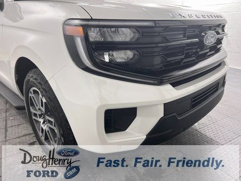 New 2026 Ford Expedition Active image 8