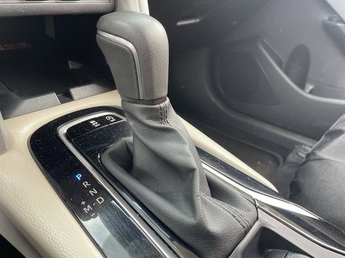 Used 2024 Toyota Corolla Cross XLE image 5