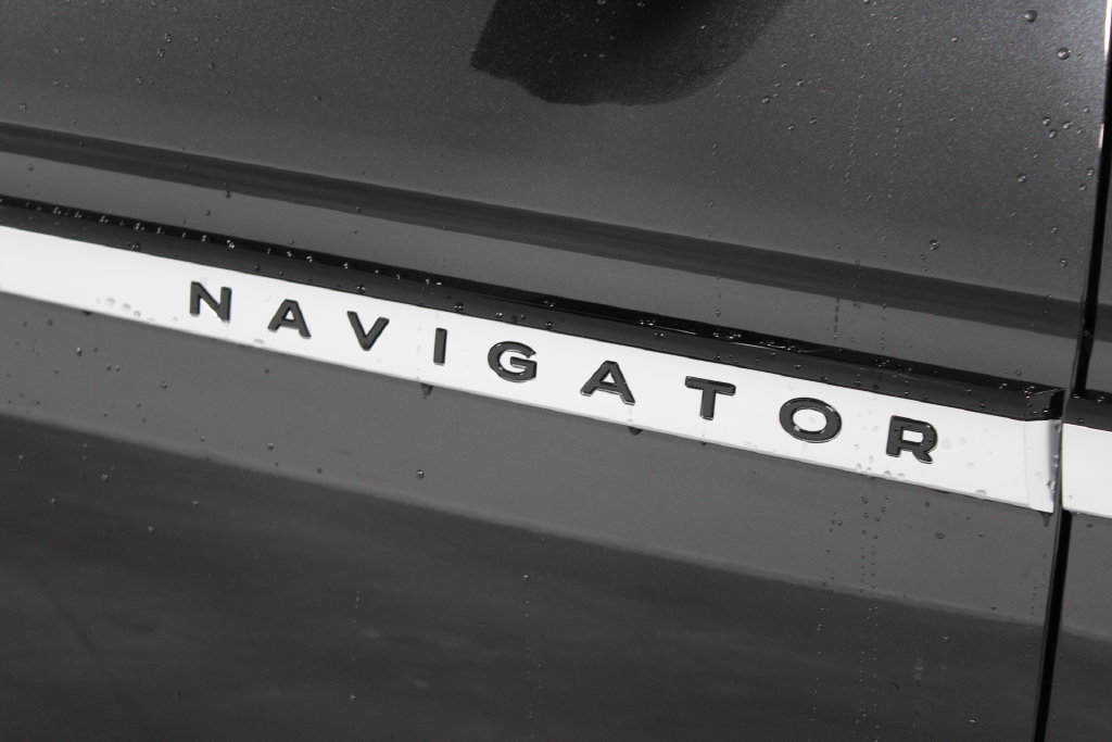 New 2026 Lincoln Navigator Premiere AWD/4WD image 11