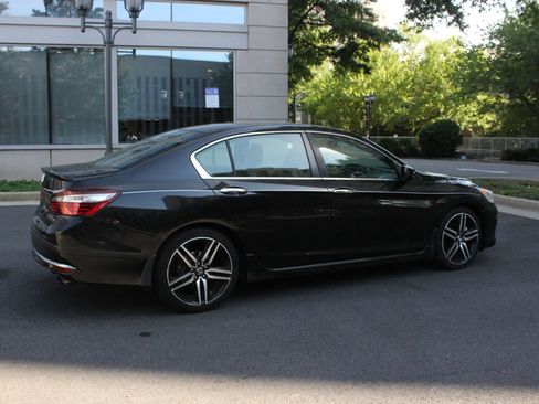 Used 2017 Honda Accord Sport Special Edition image 7