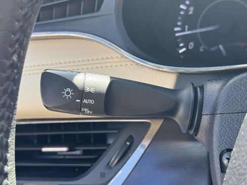 Used 2018 Toyota Avalon XLE Premium w/ All Weather Liner Package FWD image 21