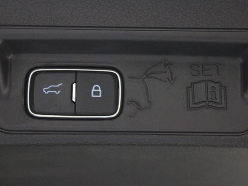 Used 2025 Ford Explorer Platinum w/ Ultimate Package AWD/4WD image 17