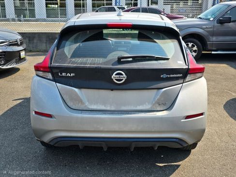Used 2018 Nissan Leaf SV w/ Protection Package FWD image 3