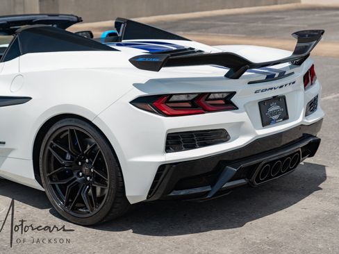 Used 2024 Chevrolet Corvette Z06 RWD image 13