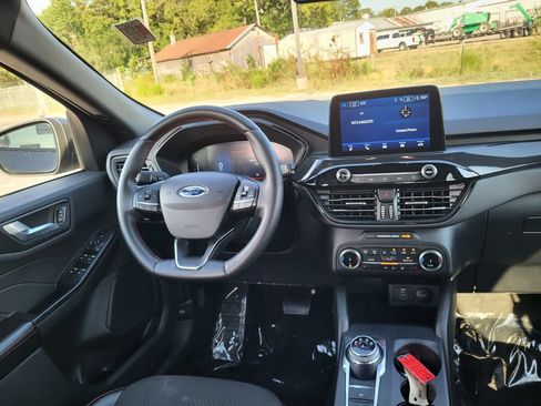 Used 2025 Ford Escape ST-Line Select AWD/4WD image 15