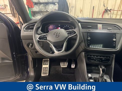 Certified 2022 Volkswagen Tiguan SEL R-Line image 19