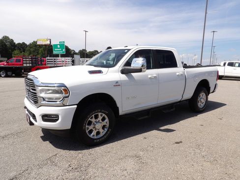 Used 2024 RAM 2500 Laramie AWD/4WD image 3