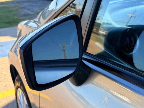 Used 2015 Nissan Versa Note SV image 13