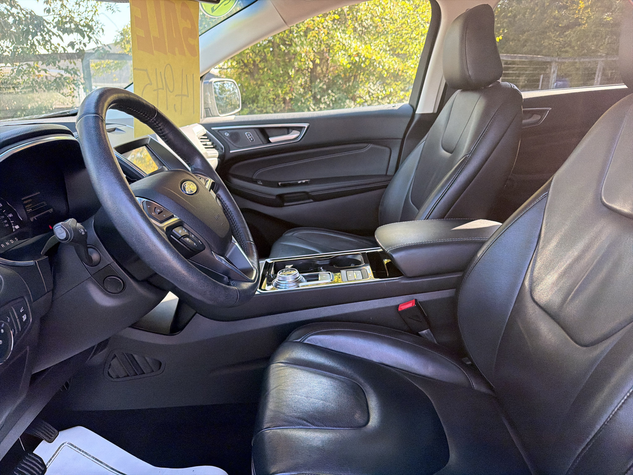 Used 2020 Ford Edge Titanium FWD image 9