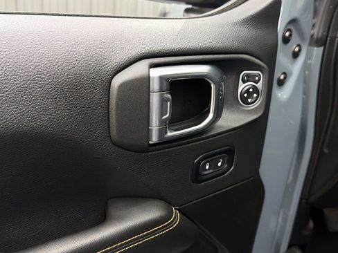 Used 2025 Jeep Wrangler Unlimited Sahara AWD/4WD image 27