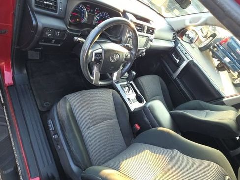 Used 2018 Toyota 4Runner SR5 AWD/4WD image 17