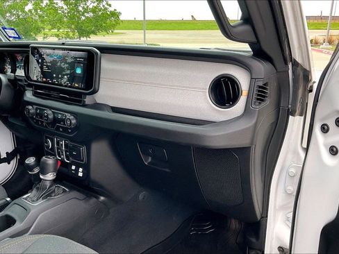 Used 2025 Jeep Gladiator Sport image 21