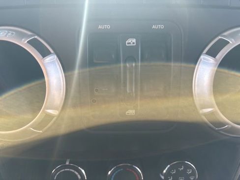 Used 2015 Jeep Wrangler Unlimited Rubicon w/ Connectivity Group AWD/4WD image 32
