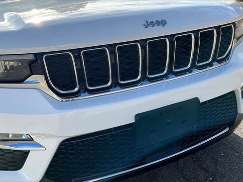 Used 2022 Jeep Grand Cherokee Limited image 28