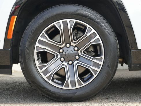 Used 2023 Jeep Wagoneer L Series II image 13