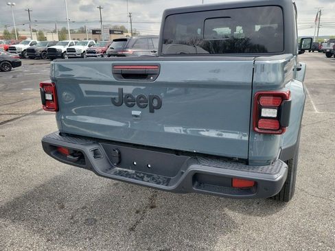New 2025 Jeep Gladiator Sport AWD/4WD image 30