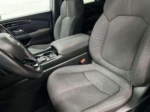 Used 2025 Honda Pilot Sport image 10