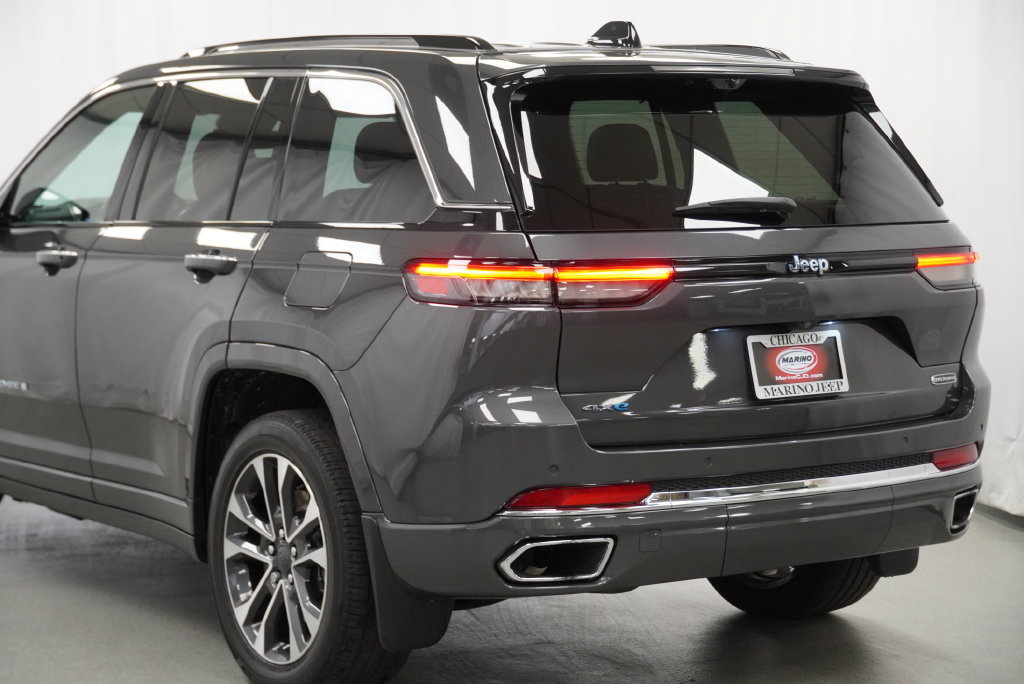 Used 2023 Jeep Grand Cherokee Overland w/ Advanced Protech Group III AWD/4WD image 16