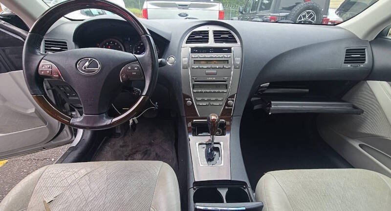 Used 2010 Lexus ES 350 w/ Preferred Accessory Package FWD image 11