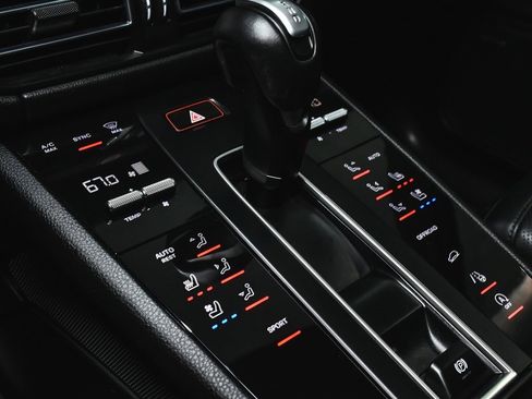 Used 2024 Porsche Macan image 42