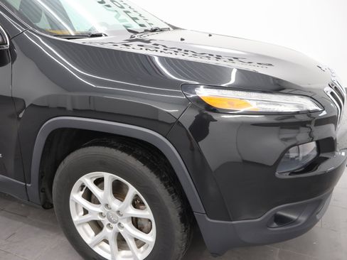 Used 2016 Jeep Cherokee Latitude w/ Cold Weather Group AWD/4WD image 21