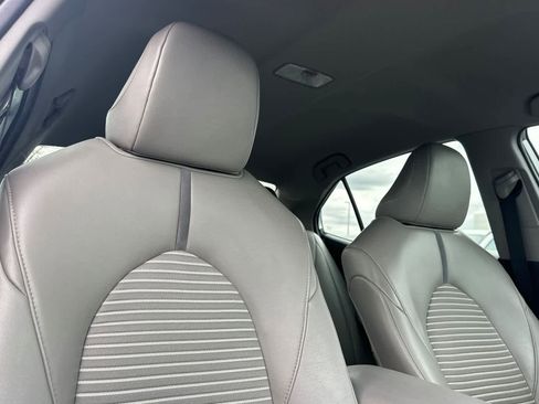Used 2020 Toyota Camry SE image 16