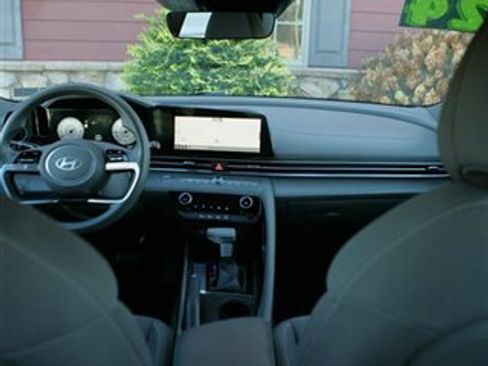 Used 2024 Hyundai Elantra SEL image 16