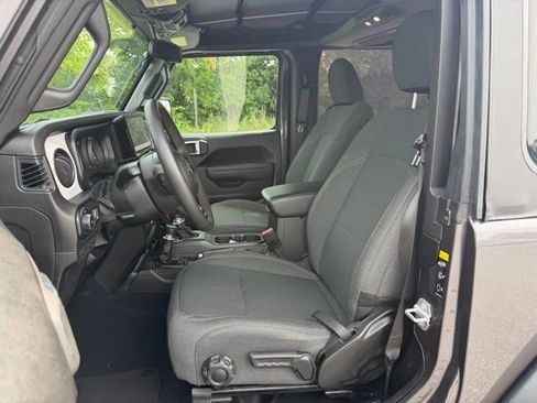 Used 2025 Jeep Wrangler Sport AWD/4WD image 10