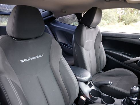 Used 2016 Hyundai Veloster image 18