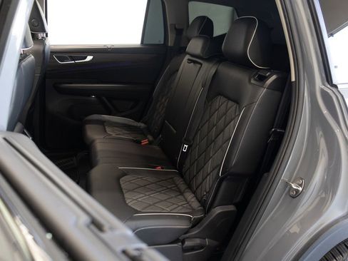 Used 2025 Volkswagen Atlas SEL Premium R-Line AWD/4WD image 22