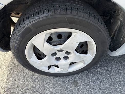 Used 2005 Pontiac Vibe w/ Power Group Value Package image 17