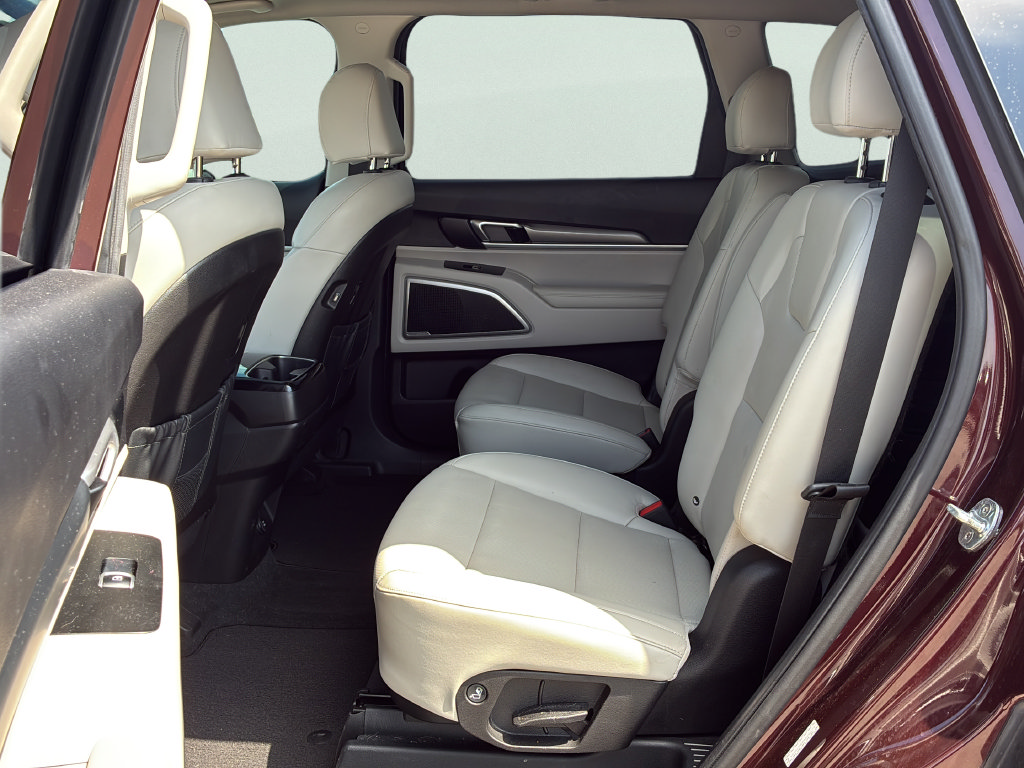 Used 2022 Kia Telluride S FWD image 25