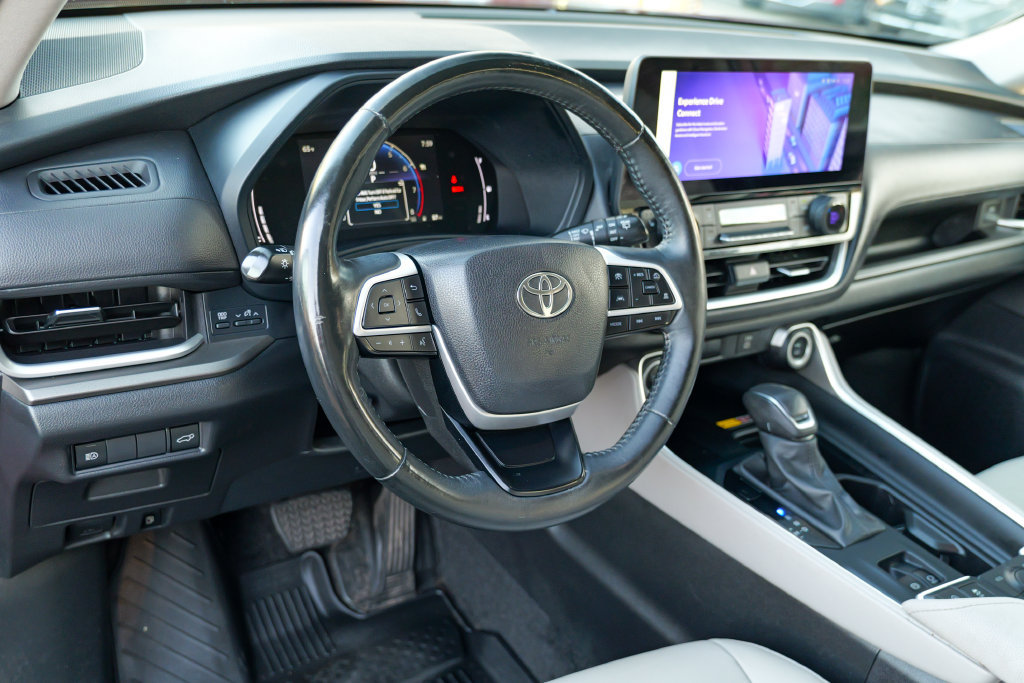 Used 2024 Toyota Grand Highlander AWD image 17