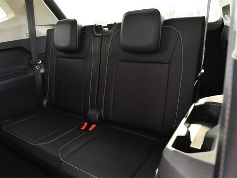 Certified 2024 Volkswagen Tiguan SE image 25