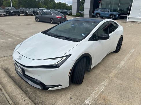 Used 2023 Toyota Prius XLE FWD image 1