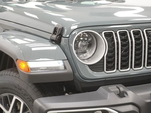 New 2026 Jeep Wrangler Unlimited Sahara AWD/4WD image 5