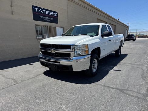 Used 2008 Chevrolet Silverado 2500 W/T RWD image 2