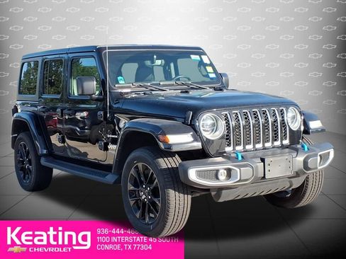 Used 2022 Jeep Wrangler Unlimited Sahara AWD/4WD image 3