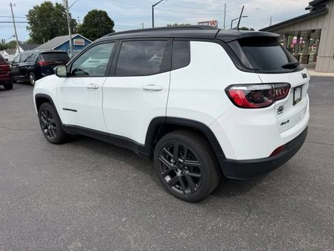 Used 2026 Jeep Compass Limited AWD/4WD image 3