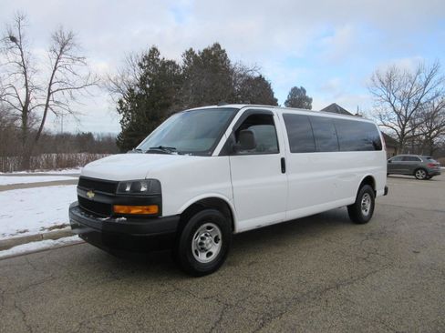 Used 2020 Chevrolet Express 2500 Extended image 28