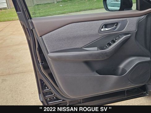 Used 2022 Nissan Rogue SV image 14