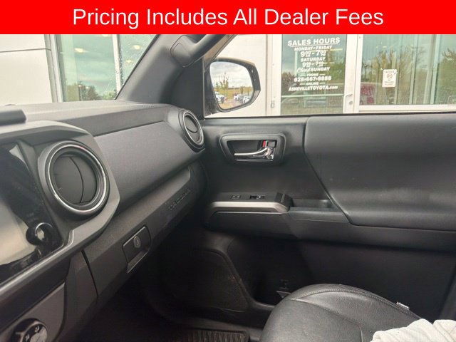 Used 2017 Toyota Tacoma TRD Off-Road w/ Tow Package (A/T) AWD/4WD image 9