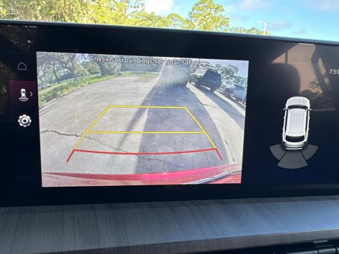 Used 2023 Kia Telluride EX w/ EX Captain's Chair Package image 25