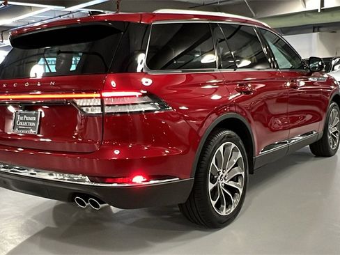 Used 2025 Lincoln Aviator Reserve w/ Illumination Package image 2