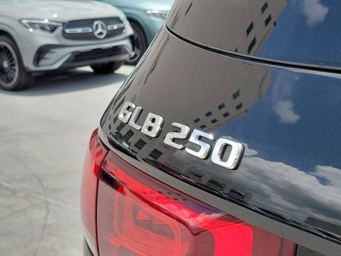 Used 2022 Mercedes-Benz GLB 250 image 8