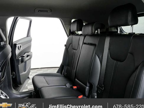 Used 2025 Kia Sorento S image 19