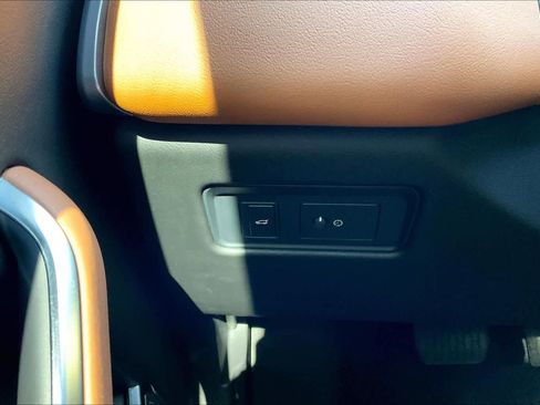 Used 2024 Jaguar F-PACE R-Dynamic S image 32